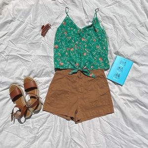Women’s outfit tank top with jean shorts